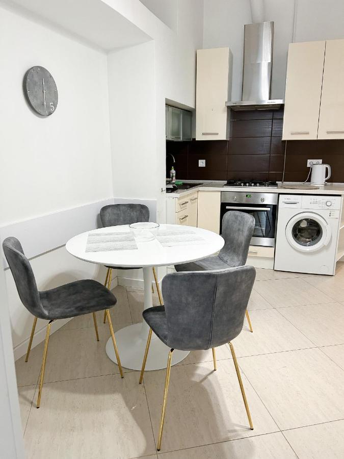 Miamo Apart Гнатюка 18 ลวีฟ ภายนอก รูปภาพ